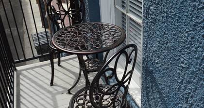 Comics themed, Historic luxury condo, 2 blocks from French Quarter