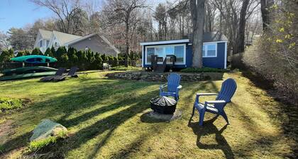 Little Dipper Retreat Lakefront Cottage, Sunsets & Kayaks!