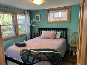 2 bedrooms, iron/ironing board, travel cot, free WiFi