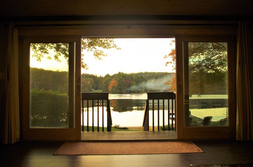 Little Dipper Retreat Lakefront Cottage, Sunsets & Kayaks! 