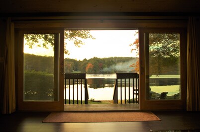 Little Dipper Retreat Lakefront Cottage, Sunsets & Kayaks! 