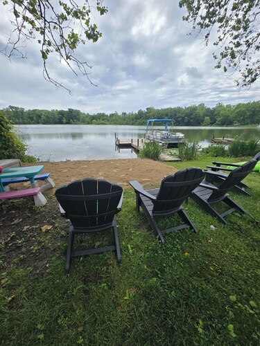 3 Bedroom, 2 Bath Home, Private Fishing, Swimming Lake in Sister Lakes