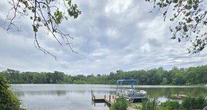 3 Bedroom, 2 Bath Home, Private Fishing, Swimming Lake in Sister Lakes