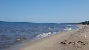 Am Strand, Liegestühle, Strandtücher
