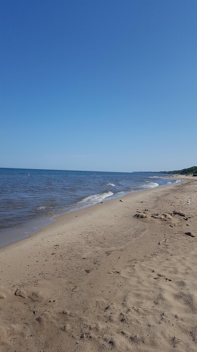 3 Bedroom, 2 Bath Home, Private Fishing, Swimming Lake in Sister Lakes