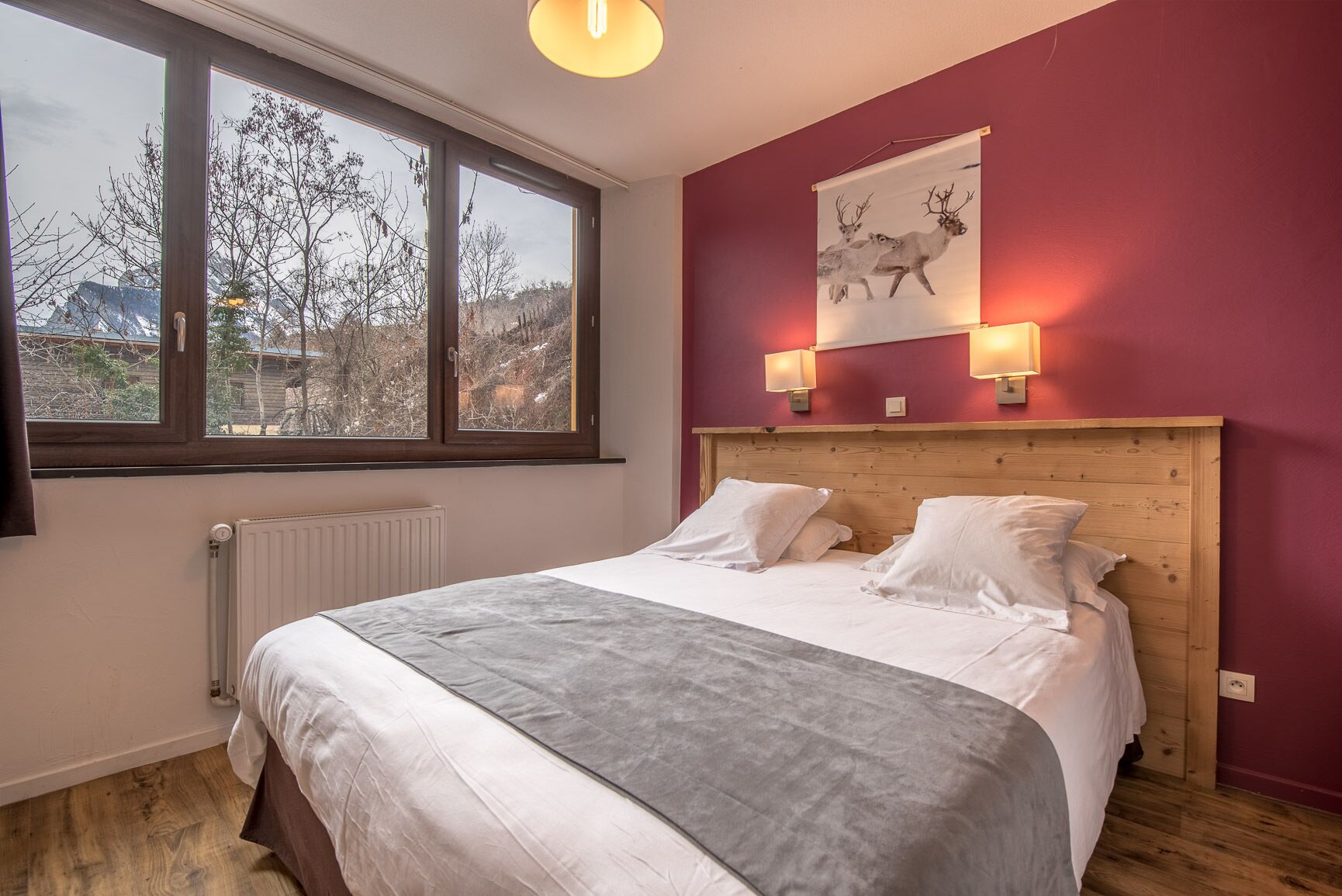 double room | 1 bedroom, individually decorated, individually furnished, desk