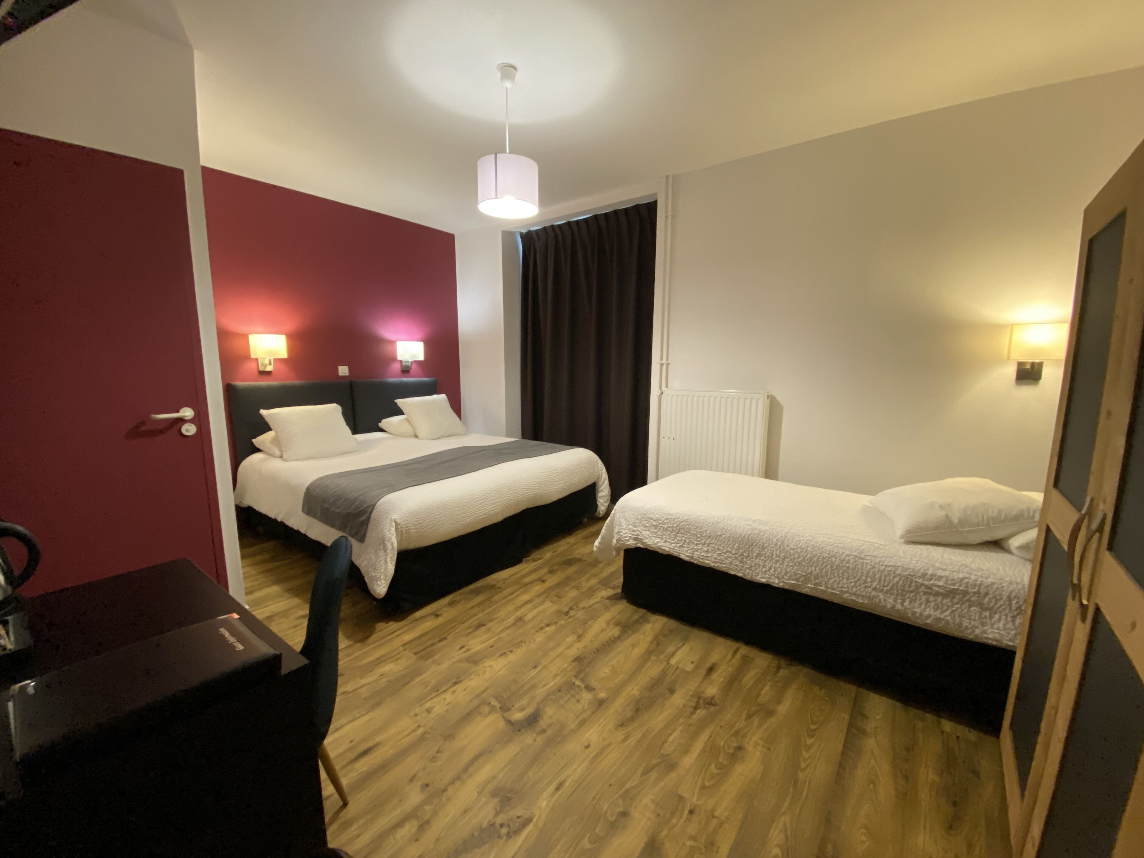 triple room | 1 bedroom, individually decorated, individually furnished, desk