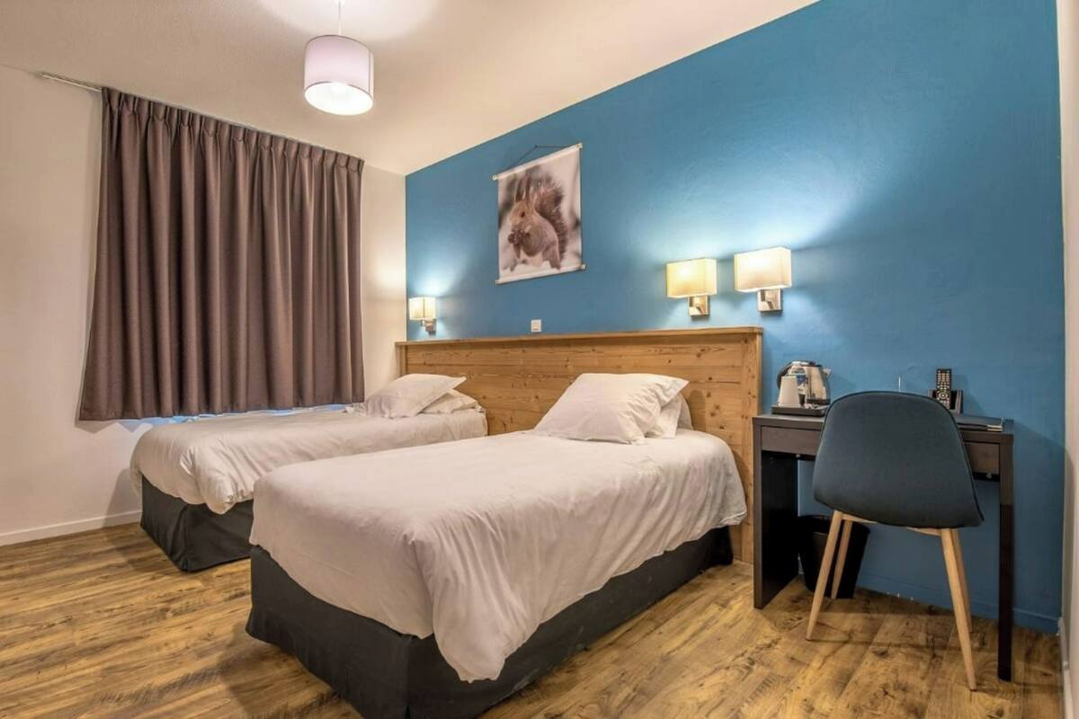 Twin Room, 2 Single Beds | Desk, blackout curtains, cots/infant beds, free WiFi