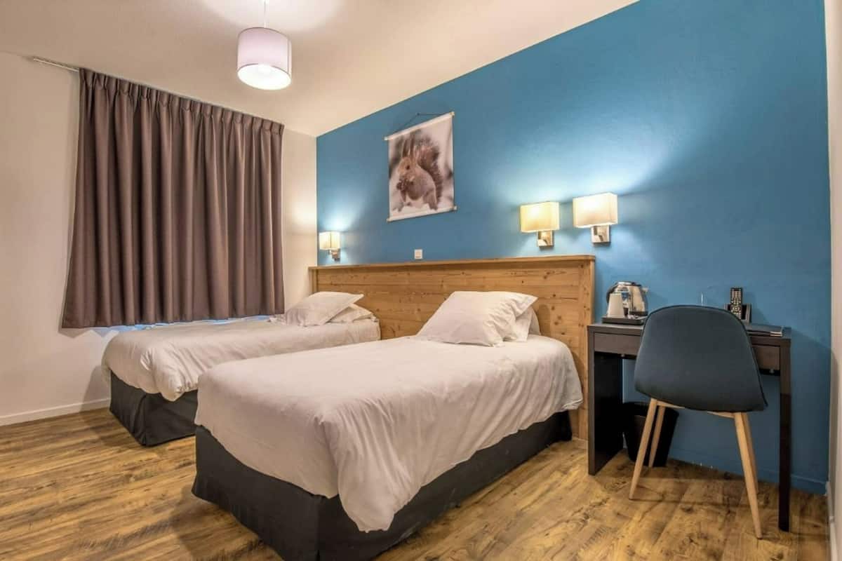 Twin Room, 2 Single Beds | 1 bedroom, individually decorated, individually furnished, desk