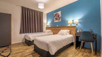 Twin Room, 2 Twin Beds | 1 bedroom, individually decorated, individually furnished, desk