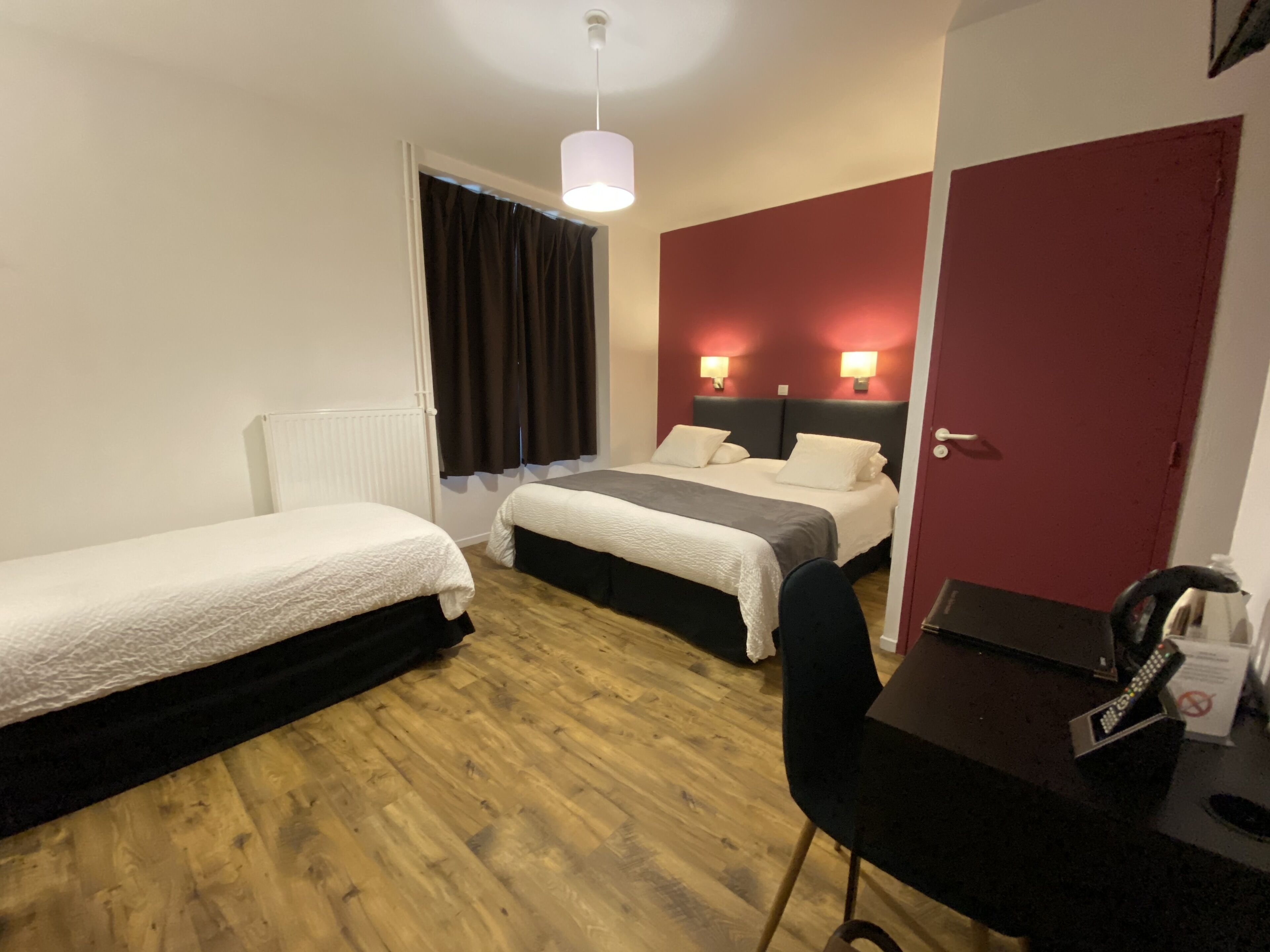 triple room | 1 bedroom, individually decorated, individually furnished, desk