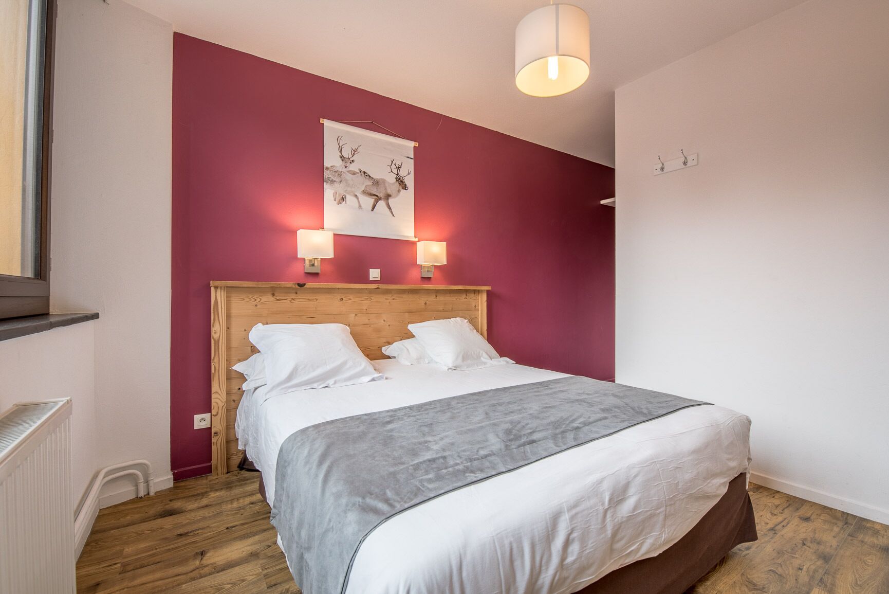 double room | 1 bedroom, individually decorated, individually furnished, desk