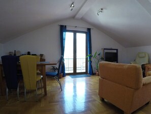Superior Apartment, 2 Bedrooms, 2 Bathrooms, Sea View | 1 bedroom, desk, soundproofing, iron/ironing board - Apartments Aleksic Old Town (Budva)