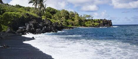 Beach nearby, sun loungers, beach towels