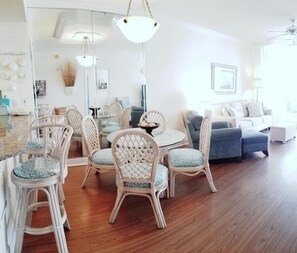 Smart-TV, DVD-spiller, fotballspill og bordtennis