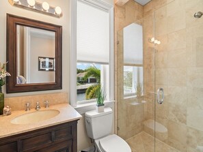 Shower, hair dryer, towels, soap - PRIVATE DETACHED GUEST HOUSE 2 MINUTE WALK TO BEACH, SURROUNDED BY NATURE. (North Hutchinson Island)