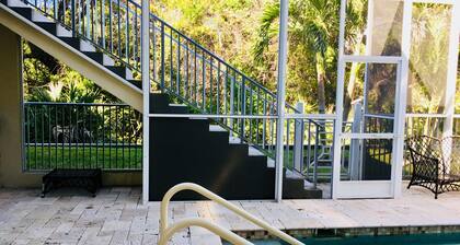 PRIVATE DETACHED GUEST HOUSE 2 MINUTE WALK TO BEACH, SURROUNDED BY NATURE.