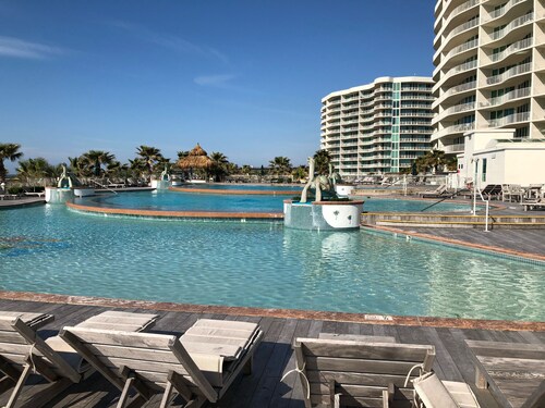 Resort Style Amenities. NO extra admin fees added. Amazing parking spot! 