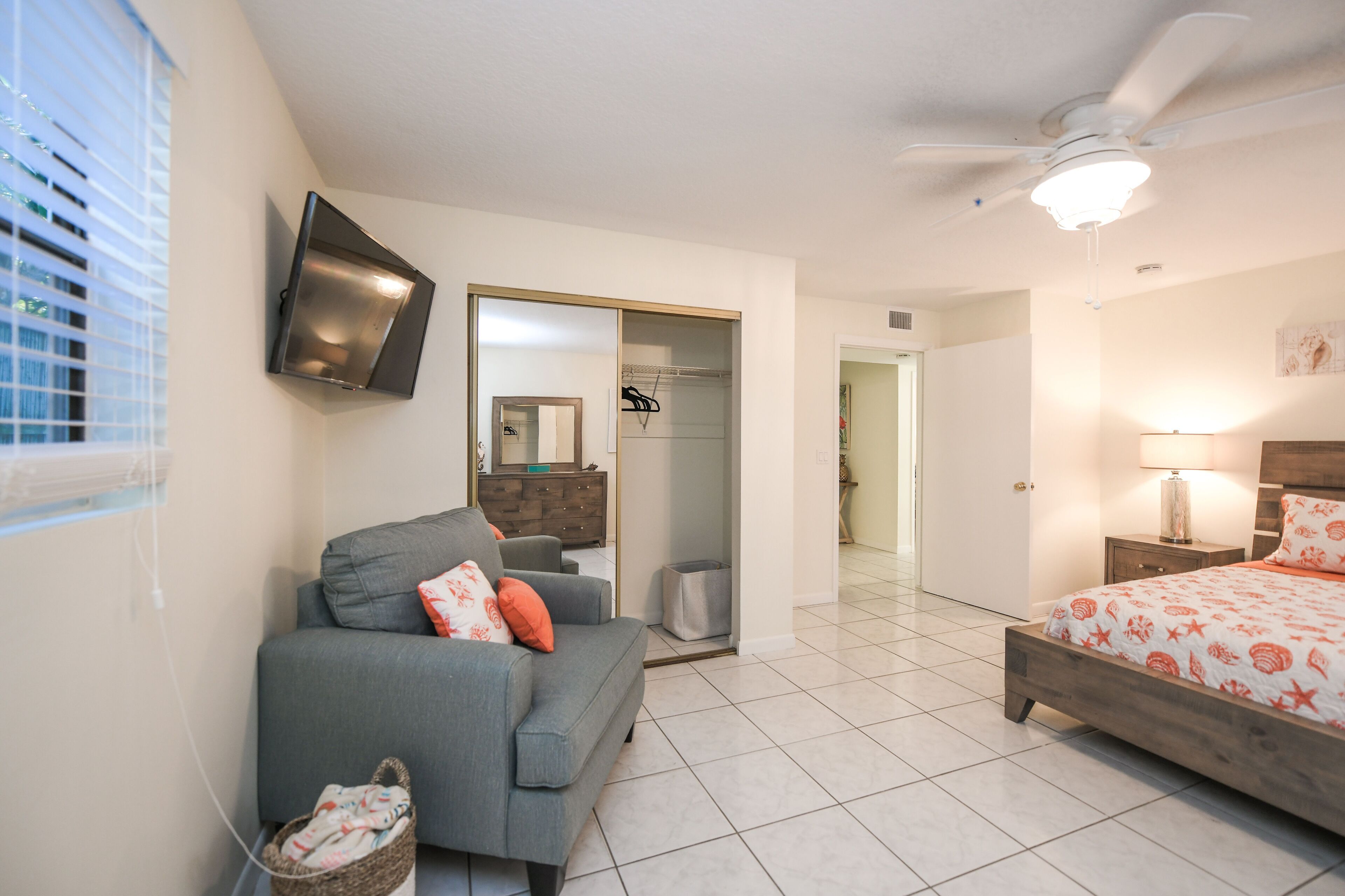 2 habitaciones, decoración personalizada y muebles diferentes 