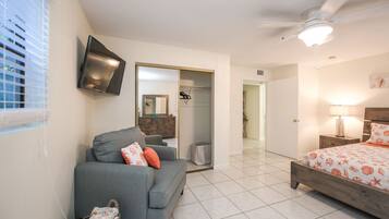 2 habitaciones, decoración personalizada y muebles diferentes