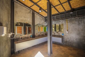 Ducha, secador de pelo, toallas