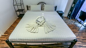 Caja de seguridad en la habitación y escritorio 