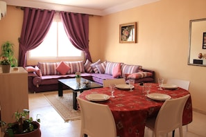 Apartment, 2 Bedrooms | Living room