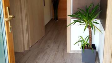 1 bedroom, free cribs/infant beds, free WiFi