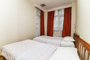 Apartemen, 2 kamar tidur, balkon | Kedap suara, setrika/meja setrika, dan Wi-Fi gratis