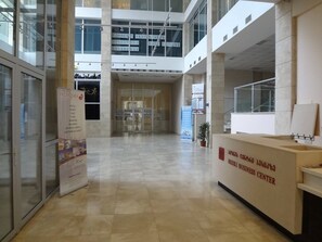 Lobby sitting area - Rustaveli Besiki Apartments (Tbilisi)