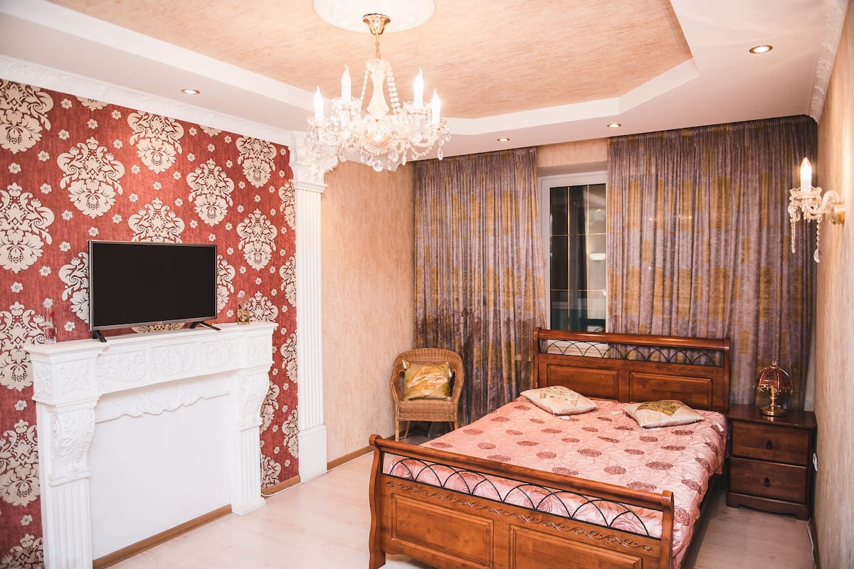 Standaard appartement, 2 slaapkamers | 1 slaapkamer, een bureau, een strijkplank/strijkijzer, gratis wifi