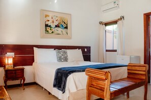 Camera Deluxe | Biancheria da letto ipoallergenica, minibar, una scrivania