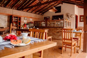 Free daily buffet breakfast - Pousada Adega Cipó (Santana do Riacho)