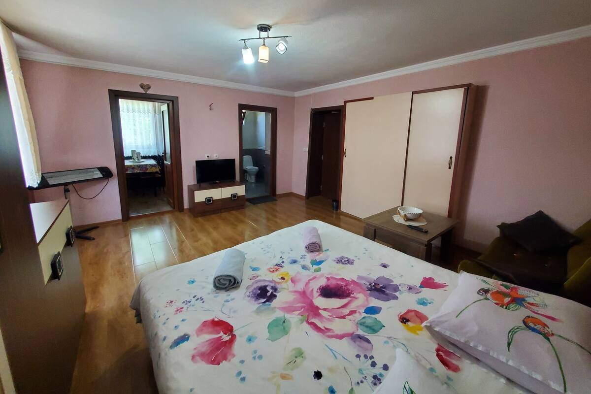 Deluxe Triple Room | Seterika/papan seterika, Wi-fi percuma, cadar katil 