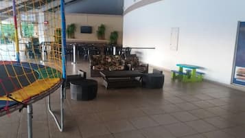 Alimentos y bebidas