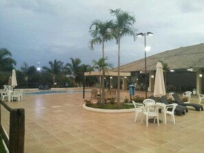 2 outdoor pools, pool umbrellas, sun loungers - Enseada Náutico Caldas Novas (Caldas Novas)
