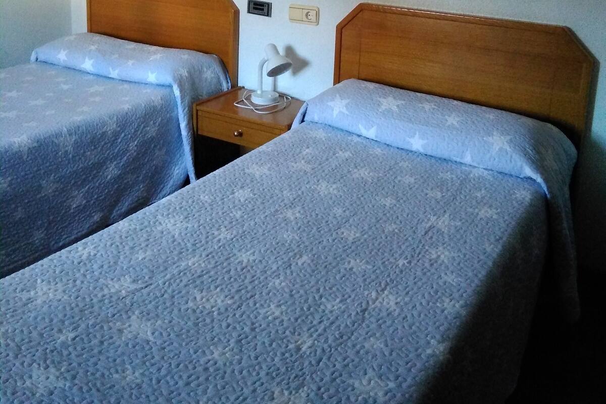 Lits pliants/supplémentaires, draps fournis