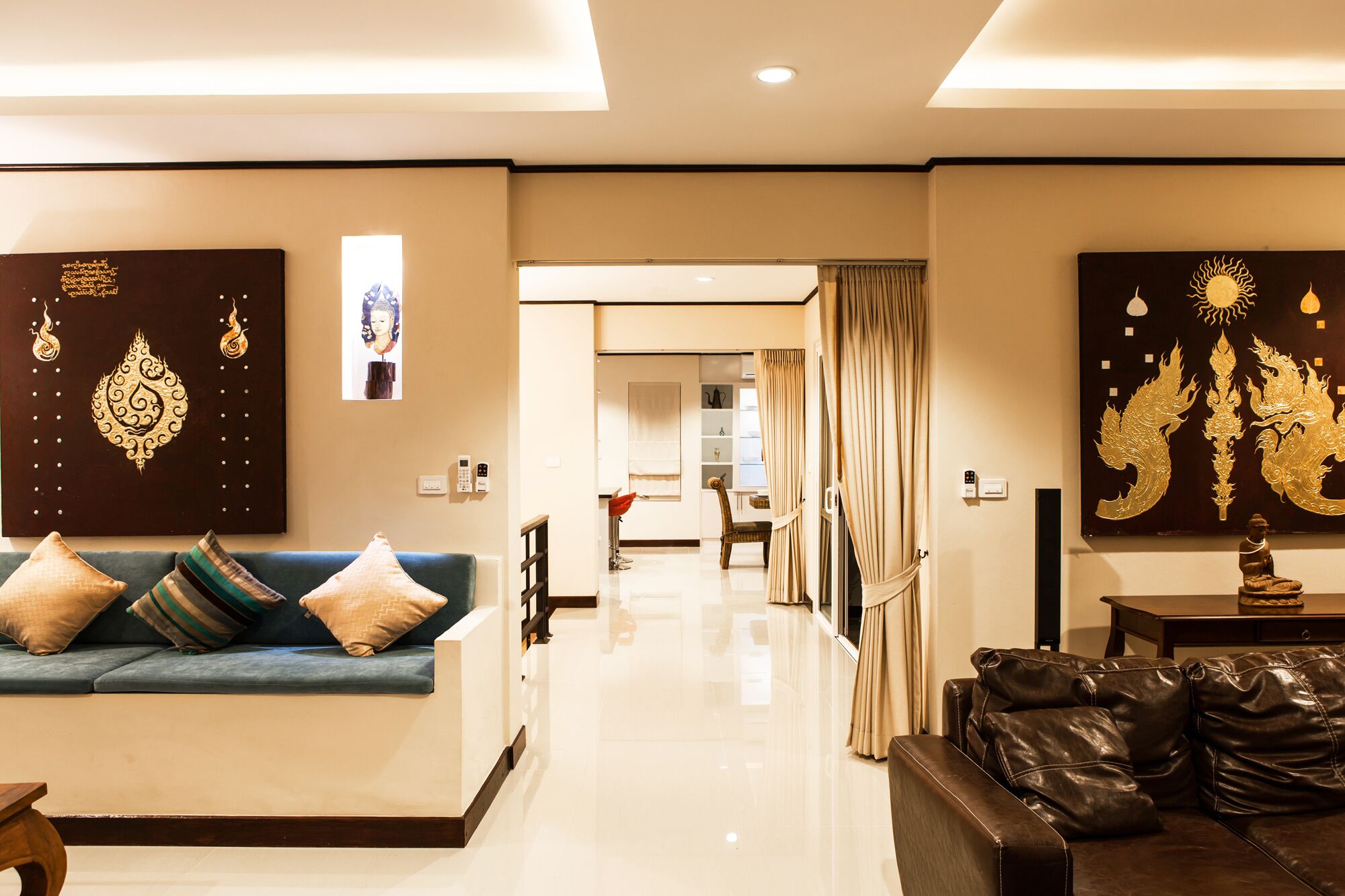 Télévision, table de tennis de table, livres