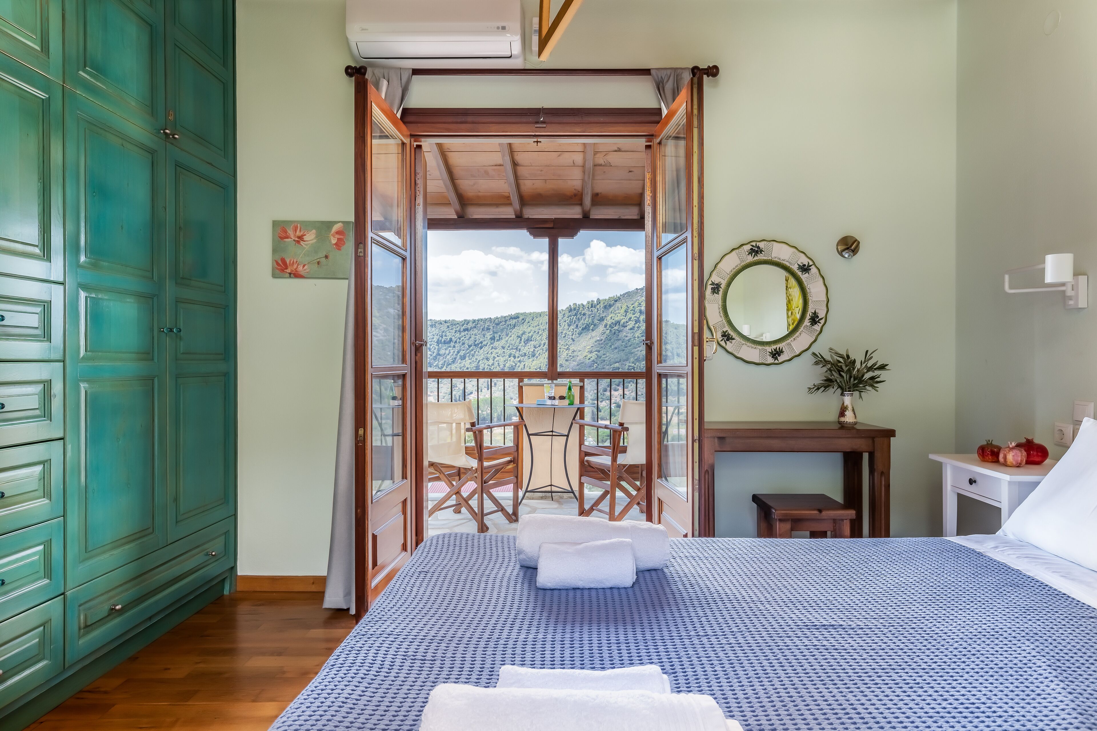 3 slaapkamers, een strijkplank/strijkijzer, gratis wifi, beddengoed