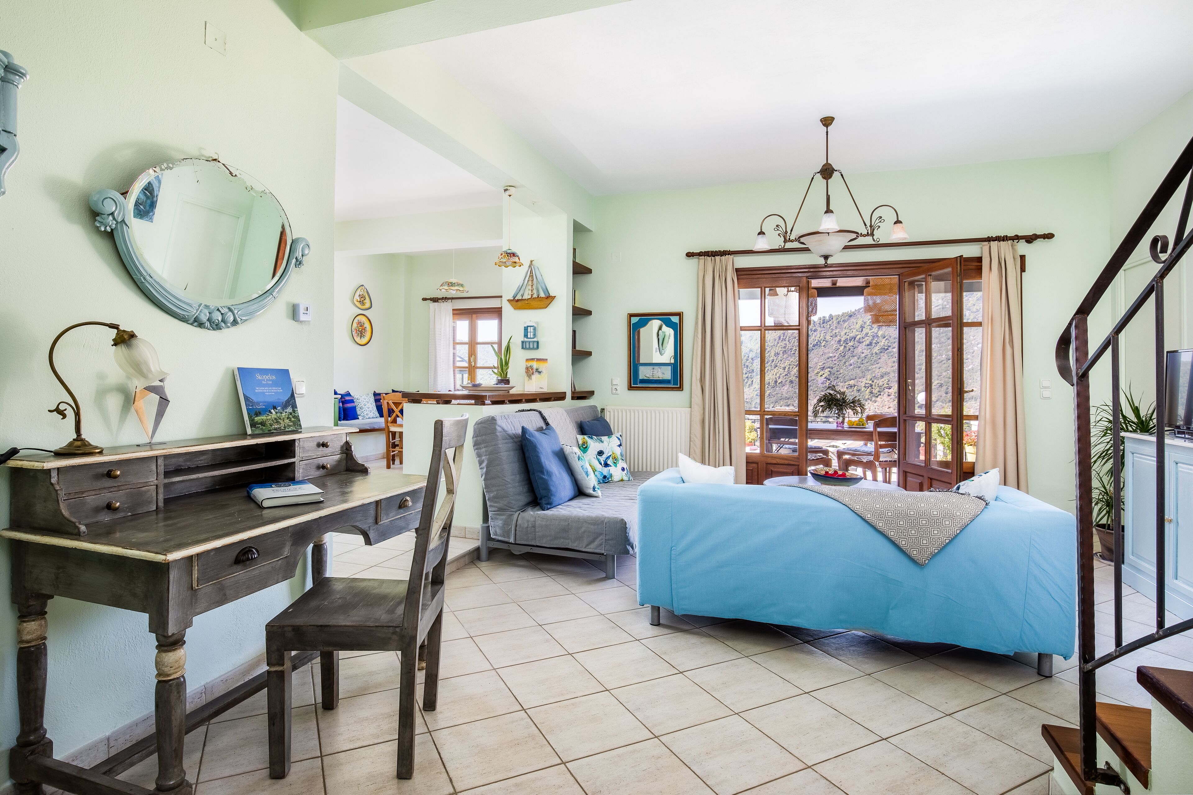 3 slaapkamers, een strijkplank/strijkijzer, gratis wifi, beddengoed