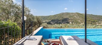 Villa Papearethos! Pool Addiction...