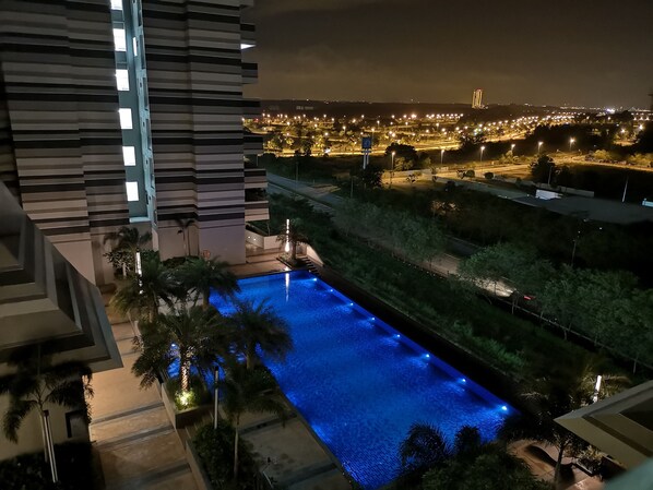 Outdoor pool, an infinity pool - Cozy Condo at The Meridin Medini (Iskandar Puteri)