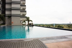 Outdoor pool, an infinity pool