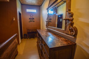 TV - Puri Agung Homestay (Kuta)