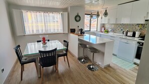 冰箱、微波炉、烤箱、炉灶