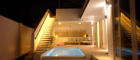 2 Bedroom Pool Villa | ลานระเบียง/นอกชาน