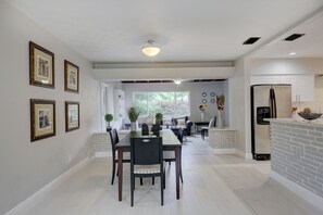 Rumah | Makan di kamar