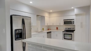 Casa | Cozinha privada | Geladeira, micro-ondas, fogão, cooktop