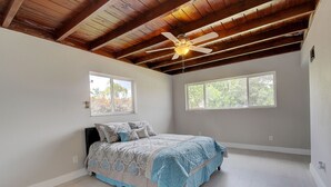 Casa | 4 quartos, ferros/tábuas de passar roupa, Wi-Fi de cortesia