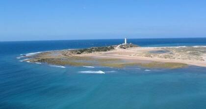 Villa à Los Caños de Meca de 1000m2 de terrain à côté du champ et de la plage.